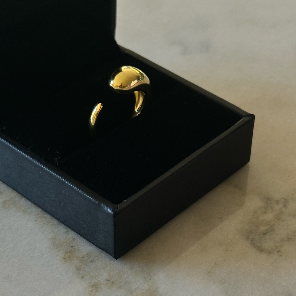 Gold Ring - Picture 2 of 4